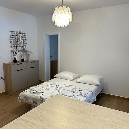Apartmani Svemir ดราเก ภายนอก รูปภาพ