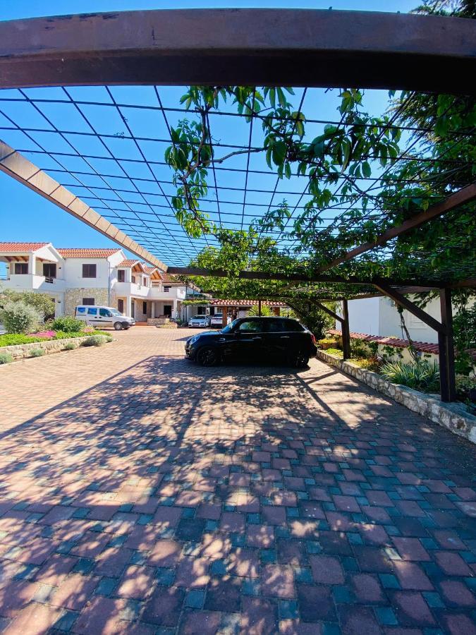 Apartmani Svemir ดราเก ภายนอก รูปภาพ