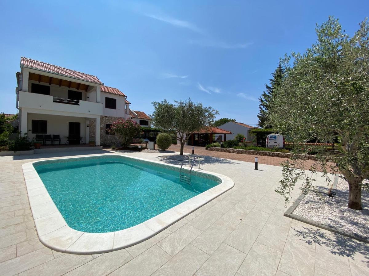 Apartmani Svemir ดราเก ภายนอก รูปภาพ
