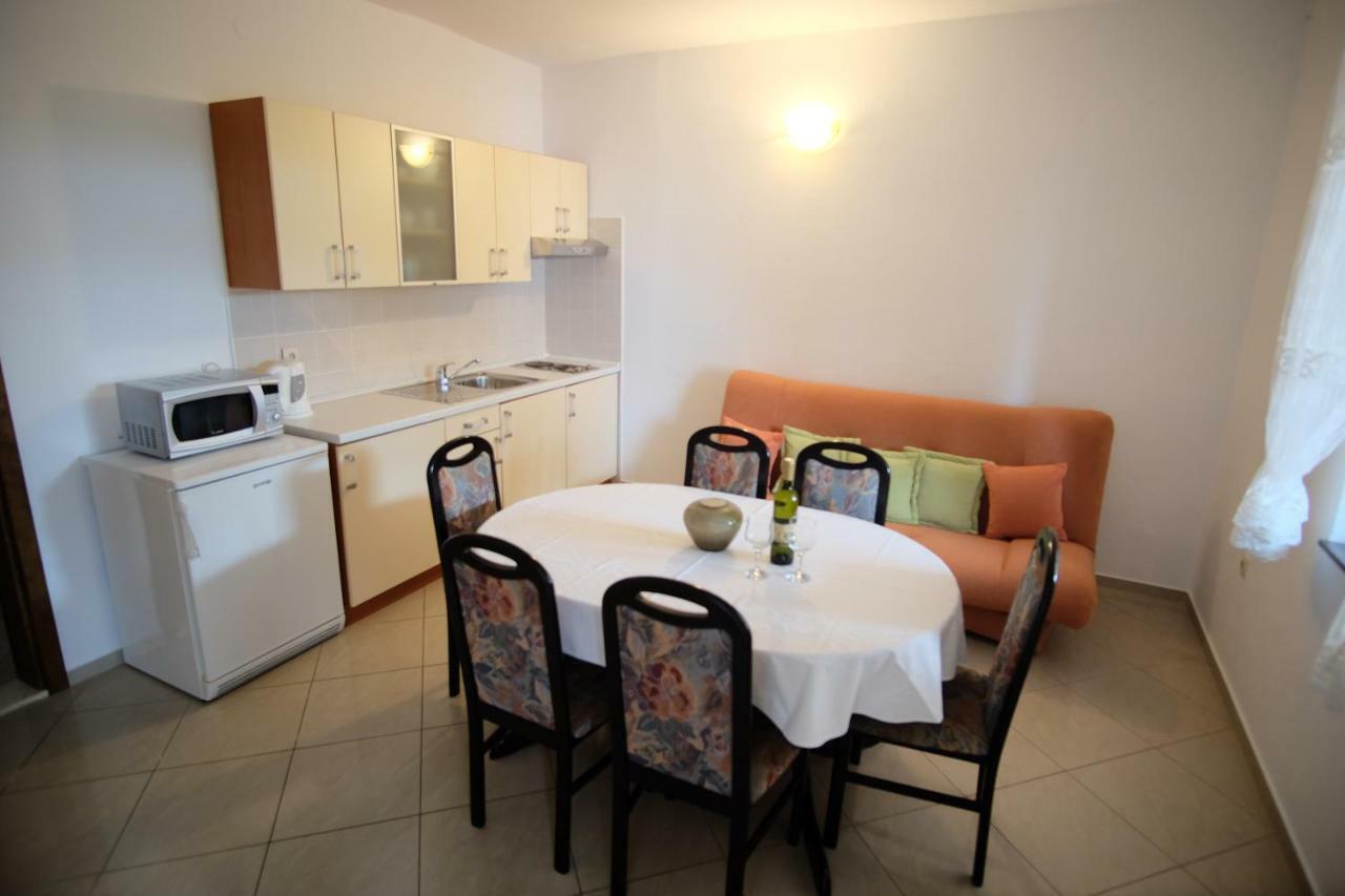 Apartmani Svemir ดราเก ภายนอก รูปภาพ
