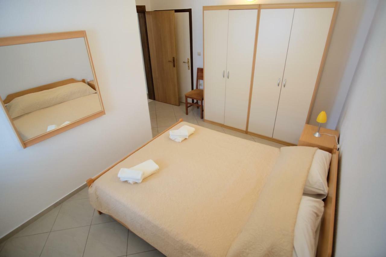 Apartmani Svemir ดราเก ภายนอก รูปภาพ