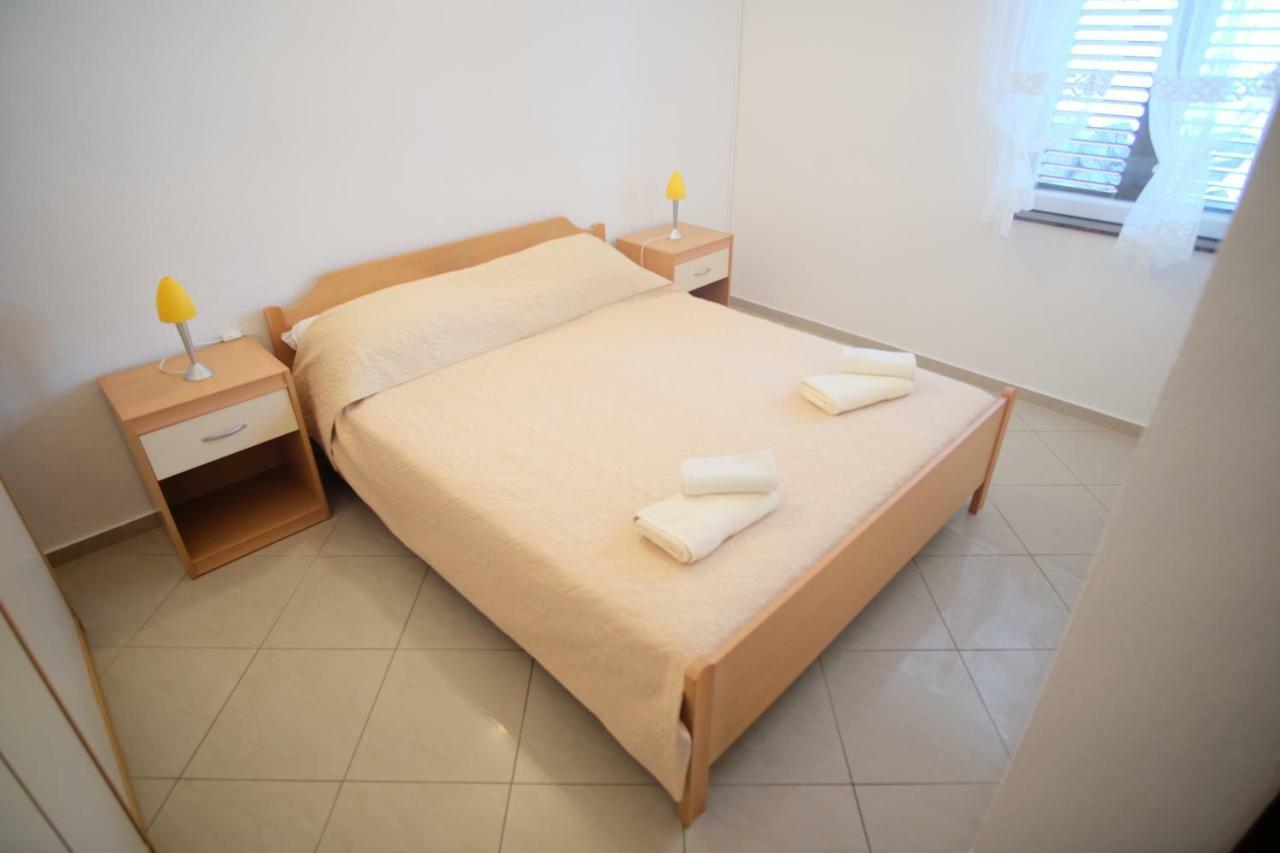 Apartmani Svemir ดราเก ภายนอก รูปภาพ