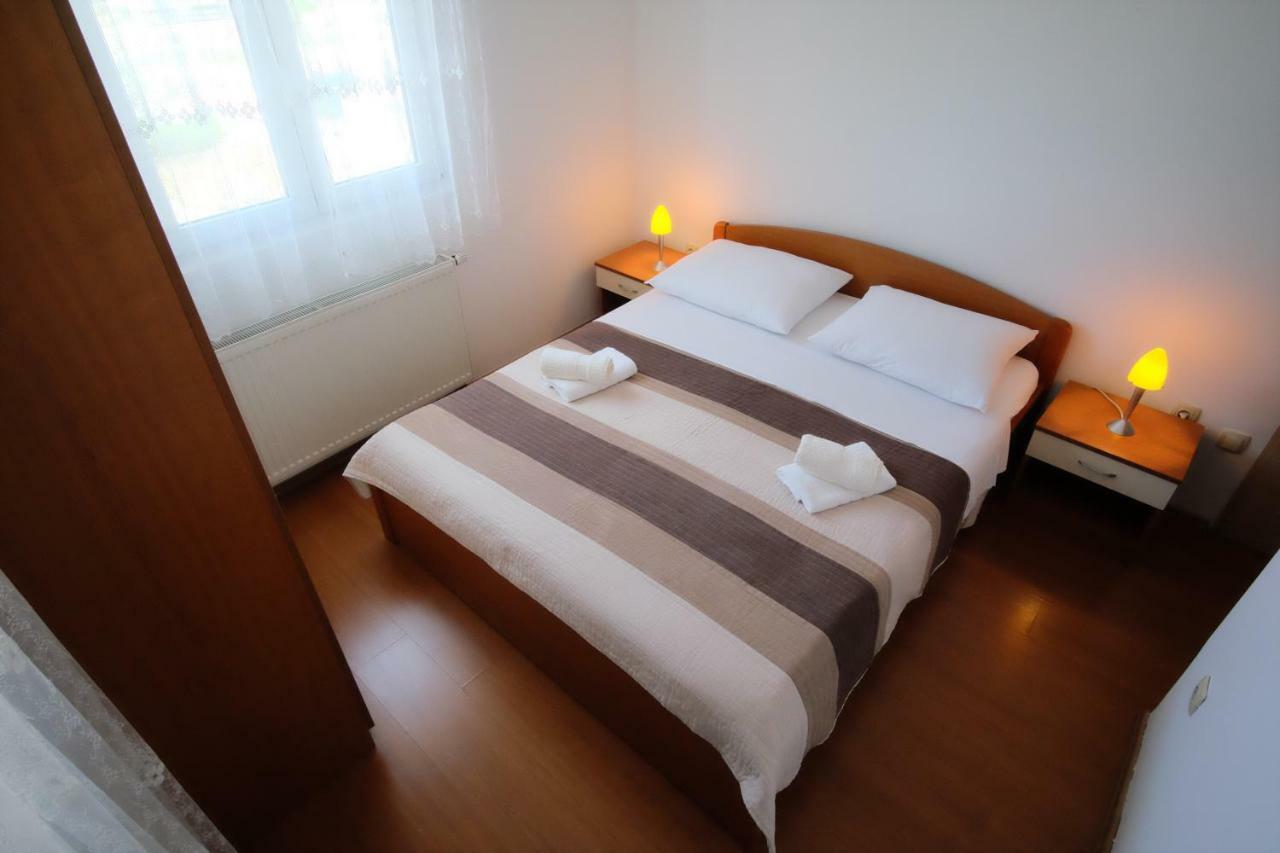Apartmani Svemir ดราเก ภายนอก รูปภาพ