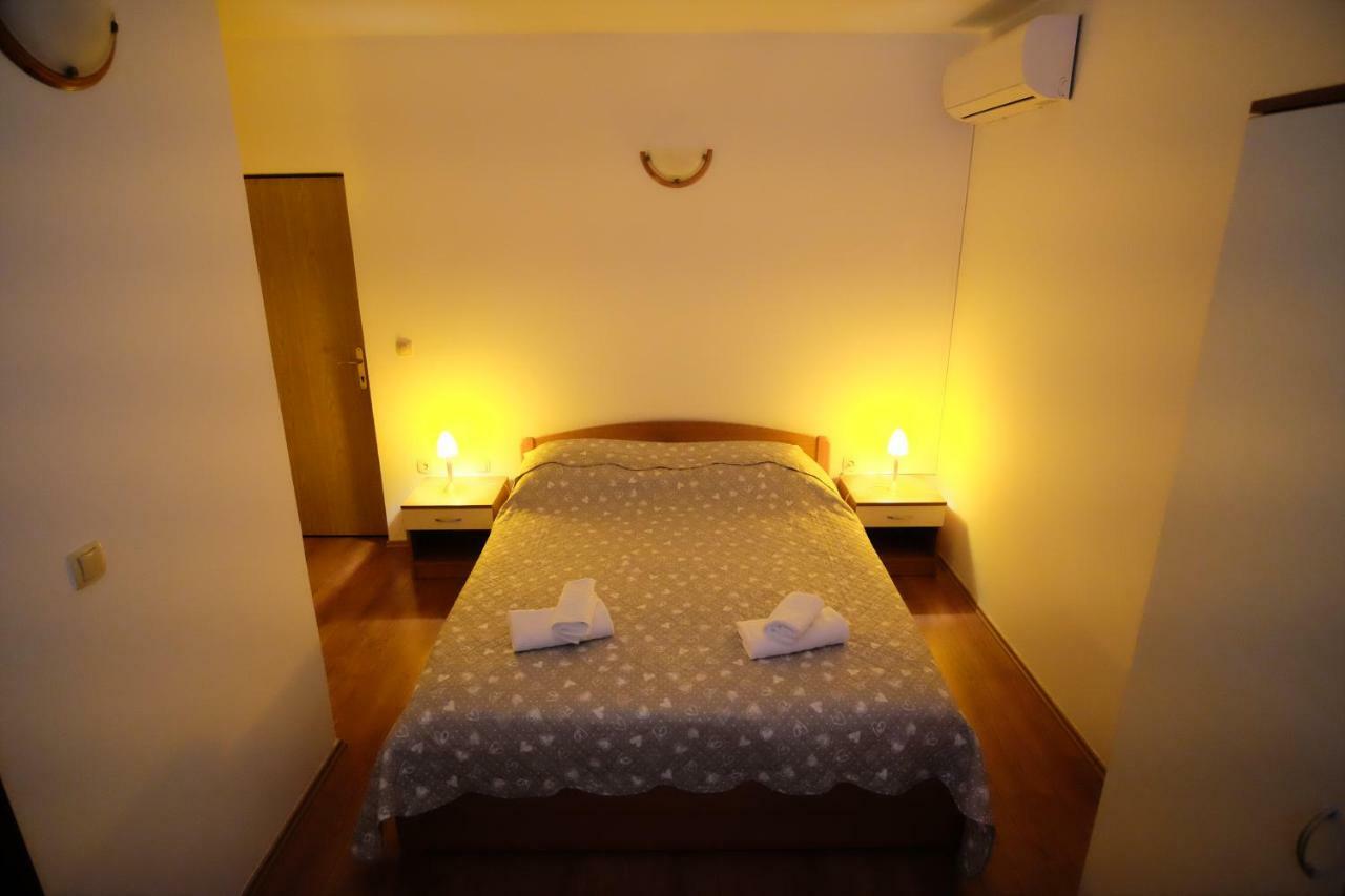 Apartmani Svemir ดราเก ภายนอก รูปภาพ
