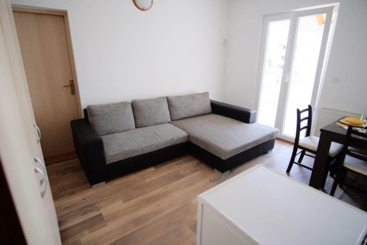 Apartmani Svemir ดราเก ภายนอก รูปภาพ