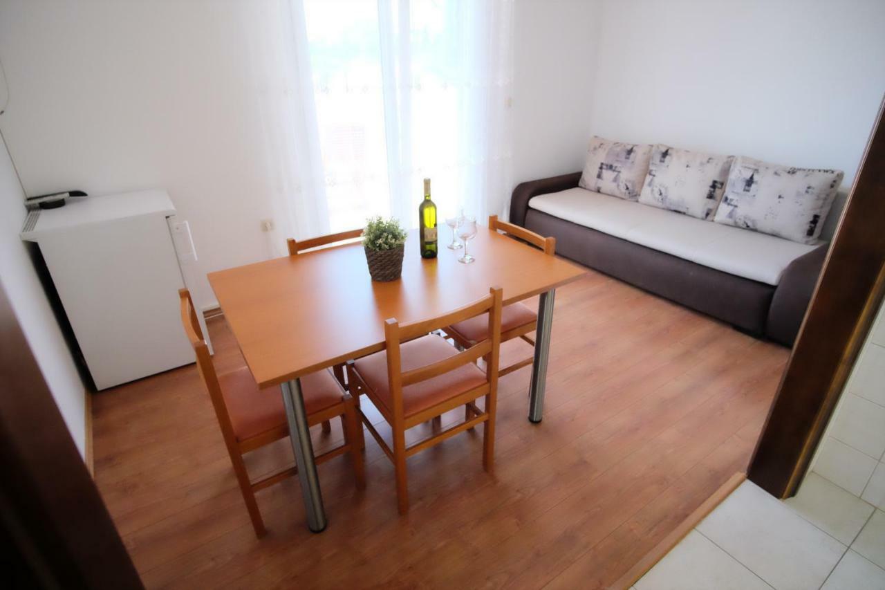 Apartmani Svemir ดราเก ภายนอก รูปภาพ