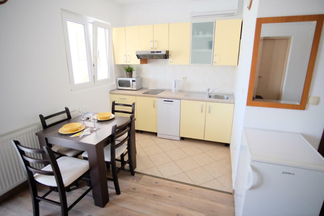 Apartmani Svemir ดราเก ภายนอก รูปภาพ