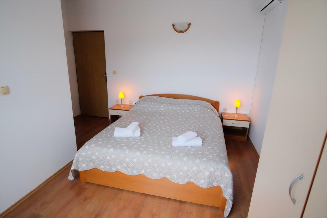 Apartmani Svemir ดราเก ภายนอก รูปภาพ